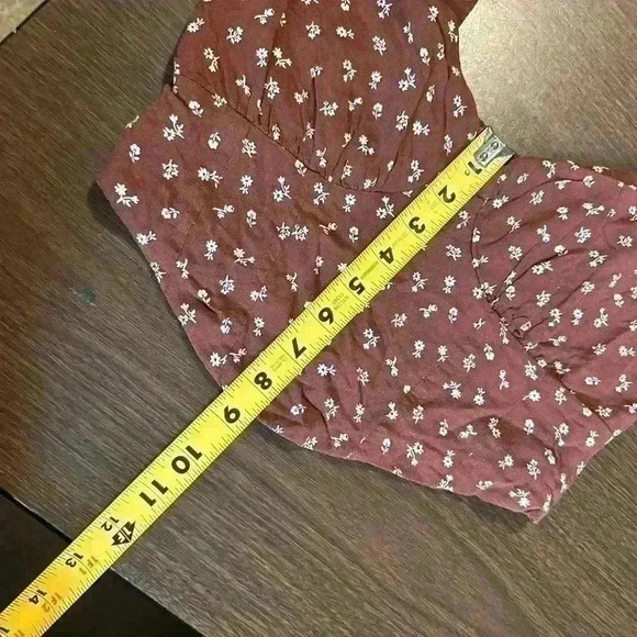 Kendall And Kylie Crop Top. Size Small.  Pull On. Roushed Back. Floral. Brown - Picture 7 of 8